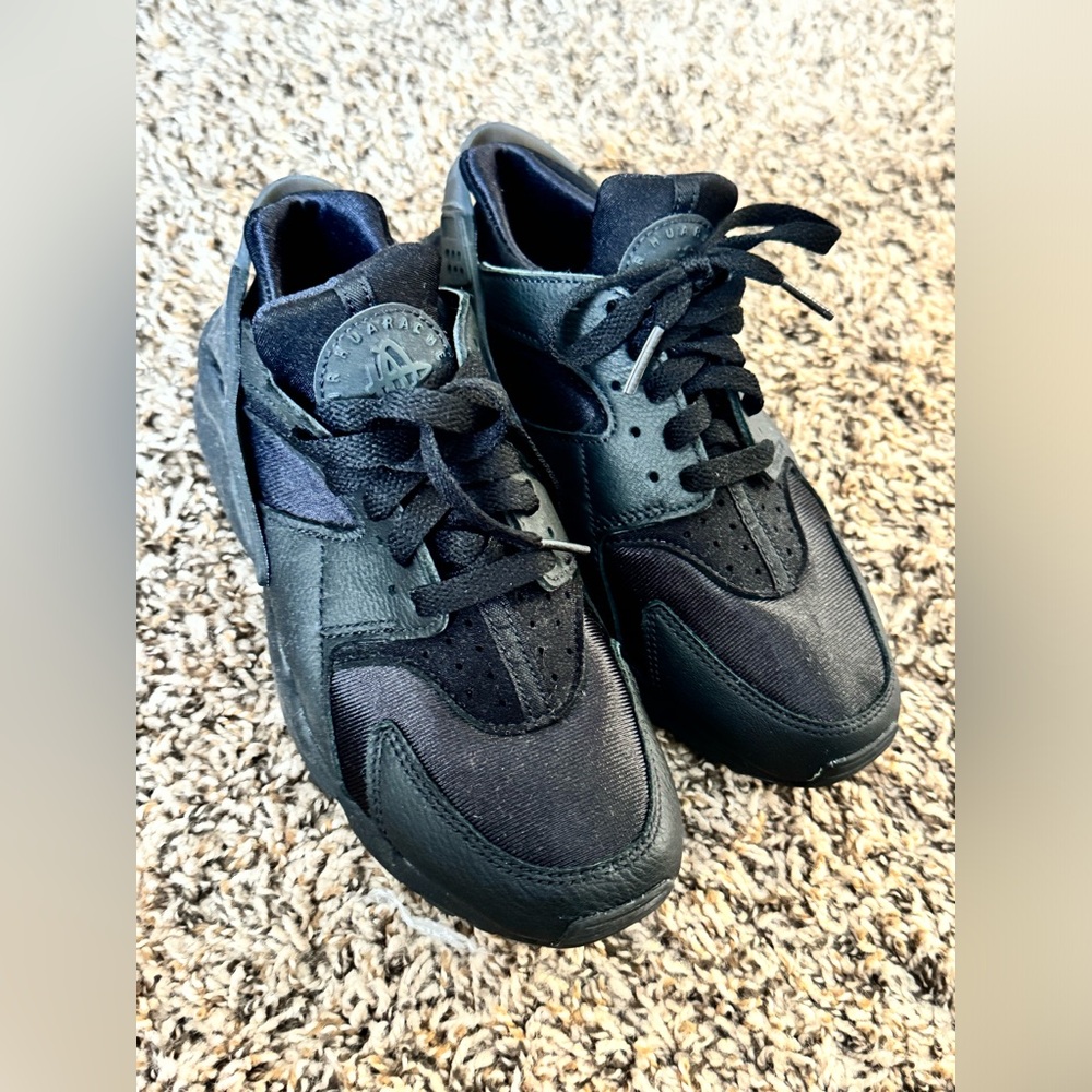 Women’s NIKE Huaraches
